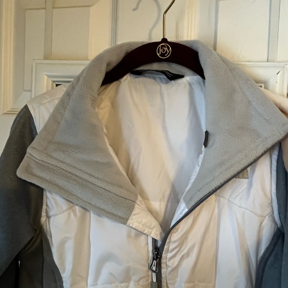 Women’s North Face Jacket - Picture 4 of 4